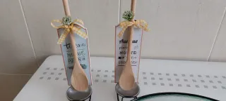 Nº 064.- Cuchara de madera con soporte