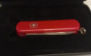 Coltellino svizzero rosso multifunzione