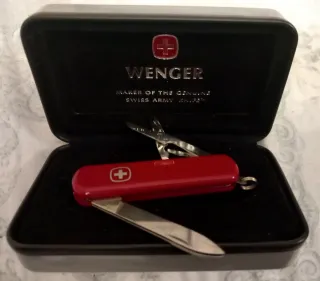 Coltellino svizzero rosso multifunzione