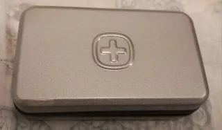 Coltellino svizzero rosso multifunzione