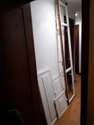 Marco de madera con 3 puertas y herrajes. 232X50