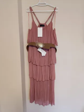 Vestido midi plisado rosa