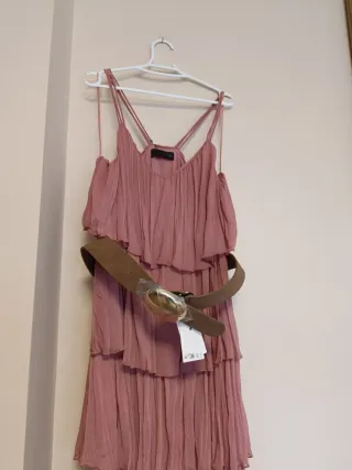 Vestido midi plisado rosa