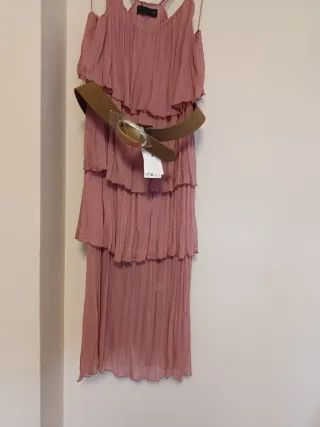 Vestido midi plisado rosa