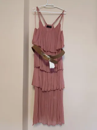 Vestido midi plisado rosa