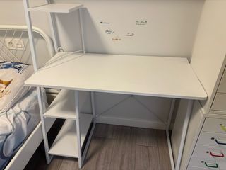 Mesa de escritorio blanca