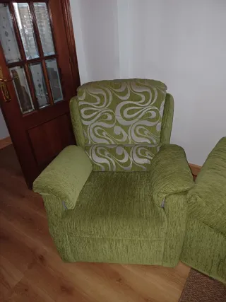 Sofá y sillón de tela verde