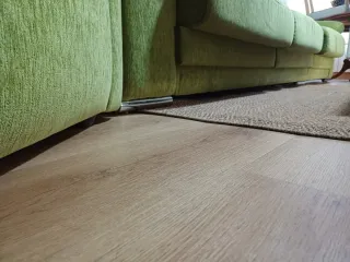 Sofá y sillón de tela verde