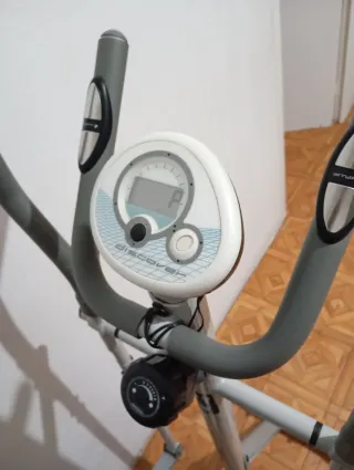 Bicicleta Elíptica Gris y Blanca