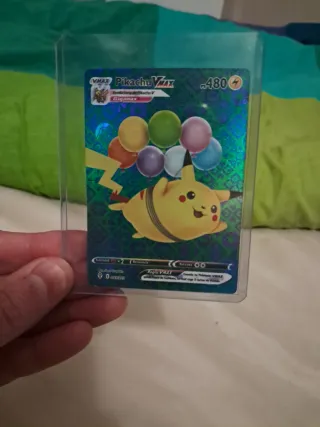 Carta Pokémon Pikachu VMAX