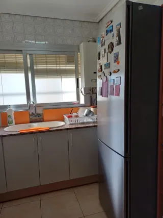 Se alquila habitación 380 con gastos incluidos.