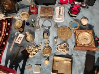 Lote antigüedades: cámara, reloj, joyas