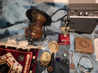 Lote antigüedades: cámara, reloj, joyas