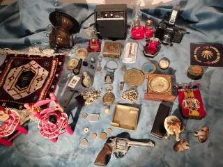 Lote antigüedades: cámara, reloj, joyas