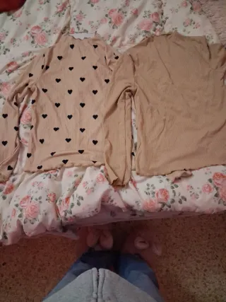 Conjunto 2 camisetas niña corazón y básica