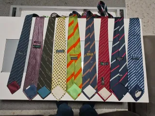 Pack de 9 corbatas de diferentes marcas y tejidos