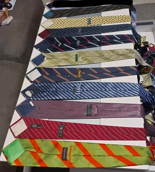 Pack de 9 corbatas de diferentes marcas y tejidos