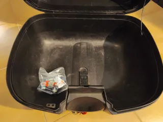 Baúl Shad SH37 + Respaldo