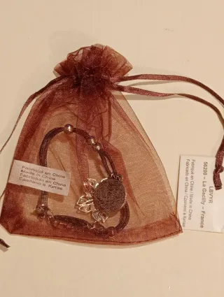 Pulsera con colgantes flor y medallón