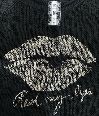 Jersey Bershka negro labios dorados