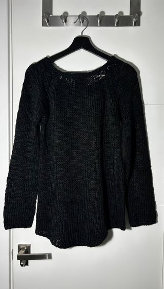 Jersey Bershka negro labios dorados
