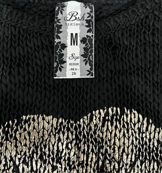 Jersey Bershka negro labios dorados