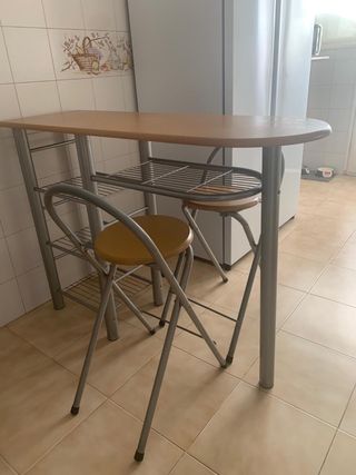 Mesa alta cocina con 2 taburetes plegables