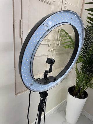 Aro de luz LED con soporte para móvil