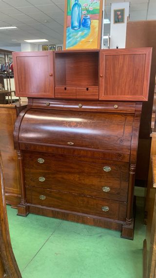Mesa de comedor antigua de madera