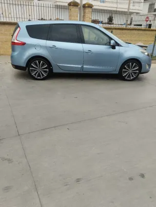 Renault Grand Scenic 2012