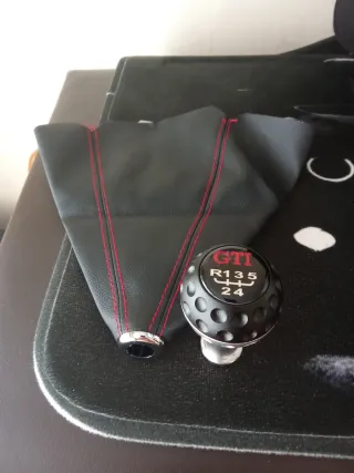 Pomo GTI y Guardapolvo Piel