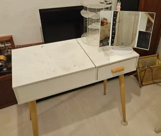 Tocador blanco con espejo y organizador,