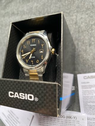 Reloj Casio Analógico Negro y Dorado
