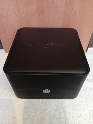 Caja BELL & ROSS
