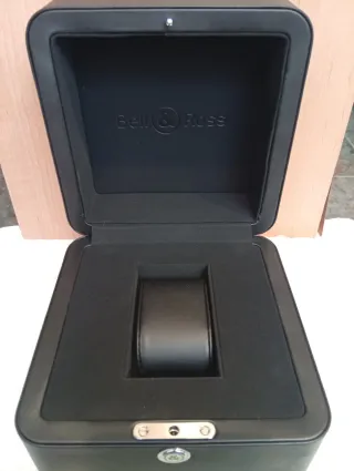 Caja BELL & ROSS