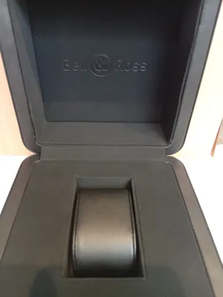 Caja BELL & ROSS