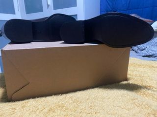 Botines Zara Marrones con Detalle Dorado