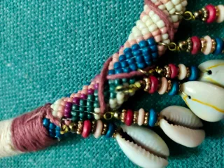 Collar étnico conchas y abalorios