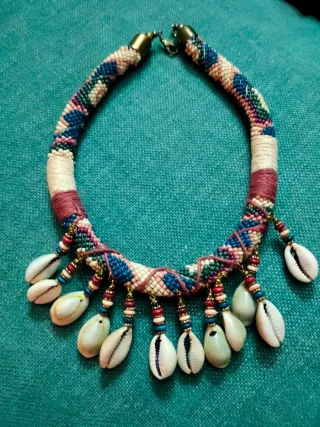 Collar étnico conchas y abalorios