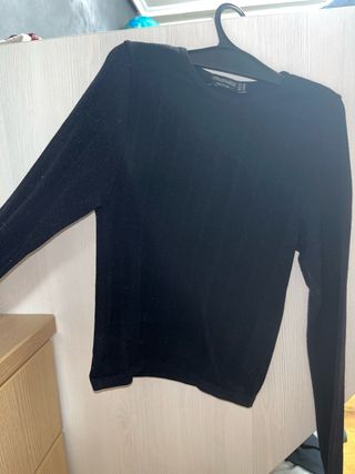 Top básico Stradivarius negro
