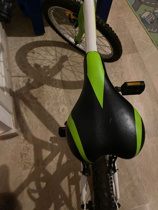 Bicicleta Racer blnca/verde.