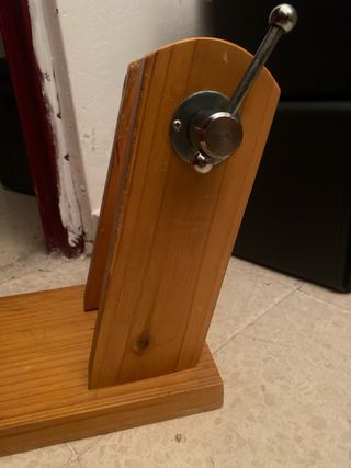 Jamonero de madera y metal