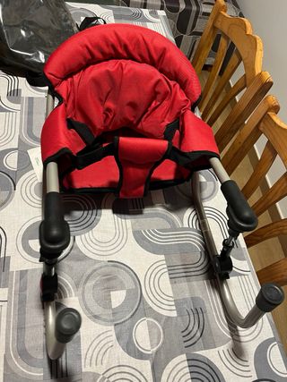 Silla de comer para bebé roja