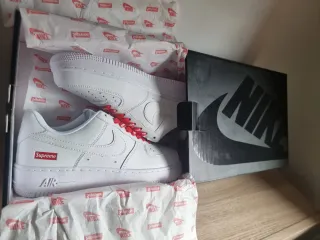 Nike Air Force 1 x Supreme Blancas Rojas