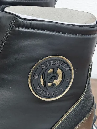 Zapatillas Carmela Negras y Doradas