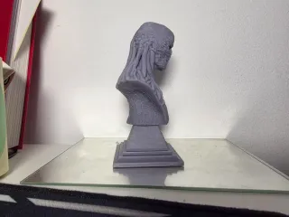 Busto sin pintar Vecnar