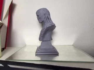 Busto sin pintar Vecnar