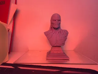 Busto sin pintar Vecnar