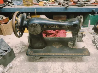 Máquina de coser Singer antigua