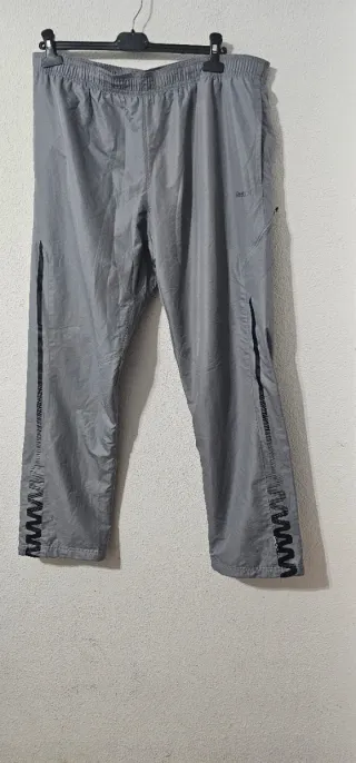 Pantalón chándal Reebok gris